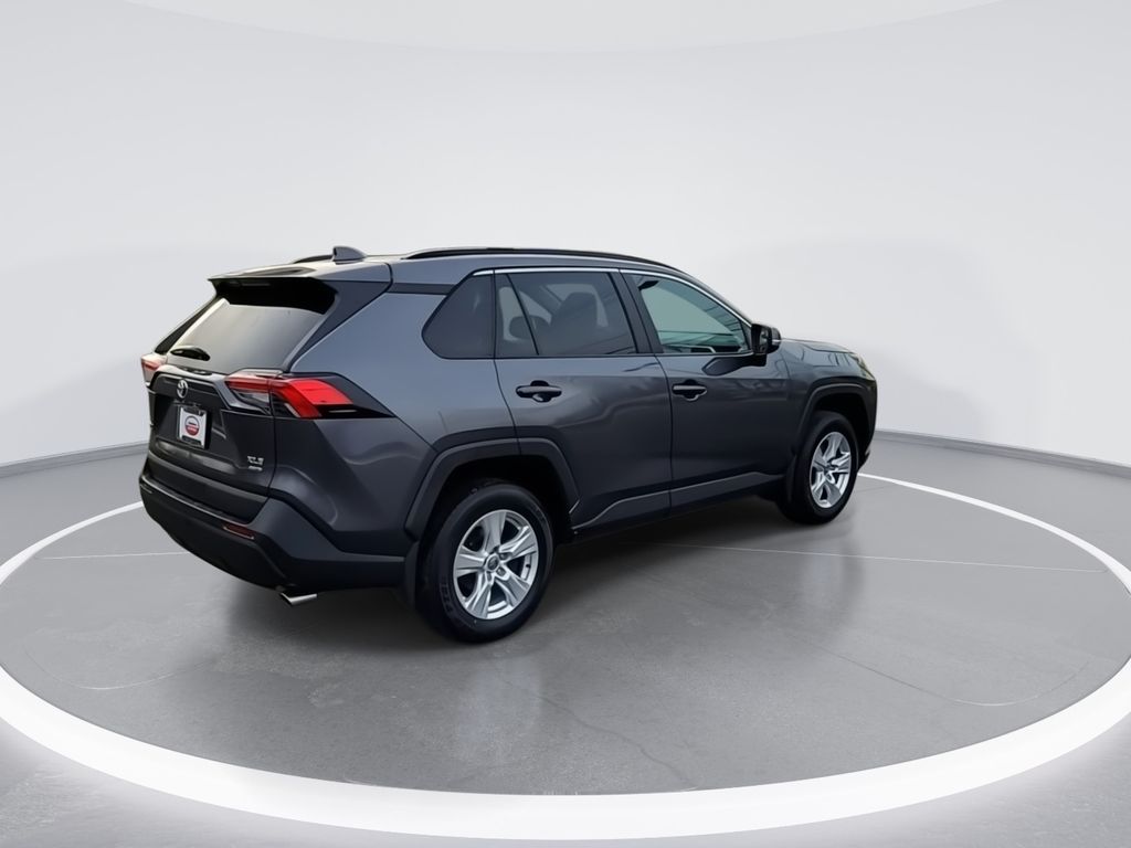 2021 Toyota RAV4 XLE 8