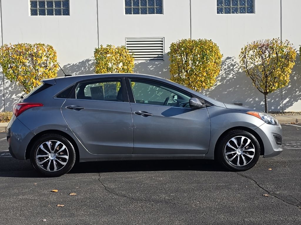 Thumbnail: 2017 Hyundai Elantra - 9