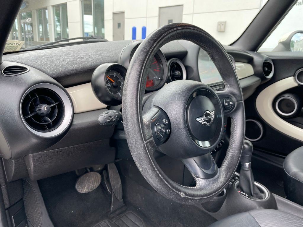 2015 MINI Cooper Base 28