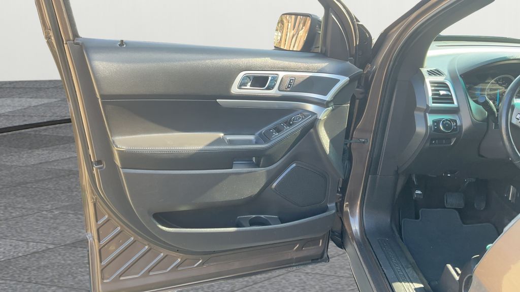 2015 Ford Explorer XLT  at Superior Kia