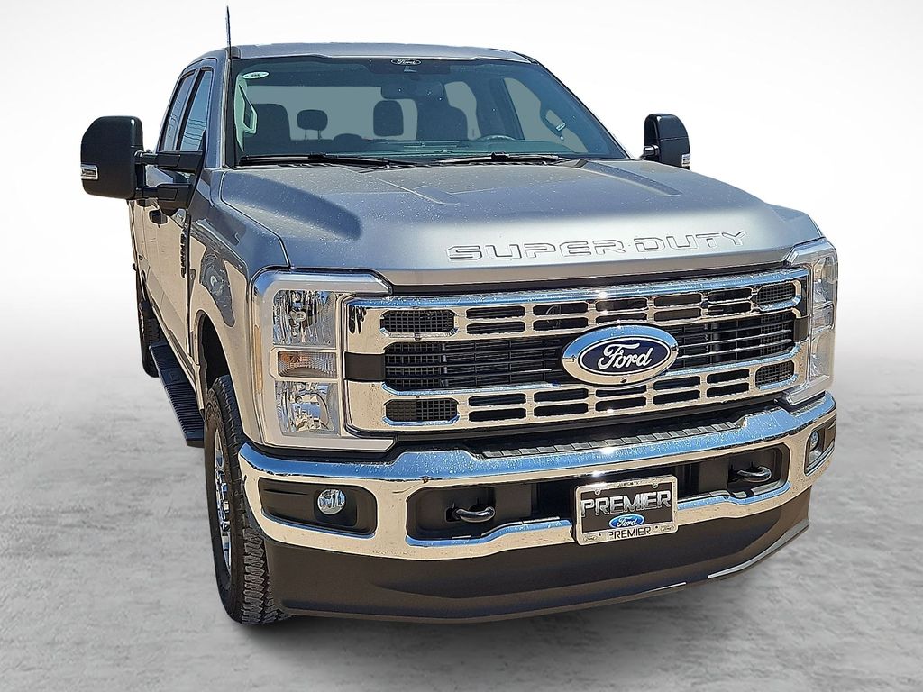 New 2027 Silver Ford XLT image 2