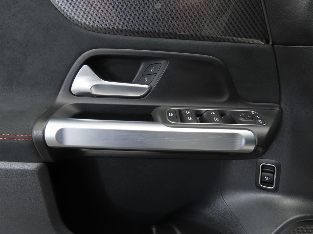 2022 Mercedes-Benz GLB 250 23