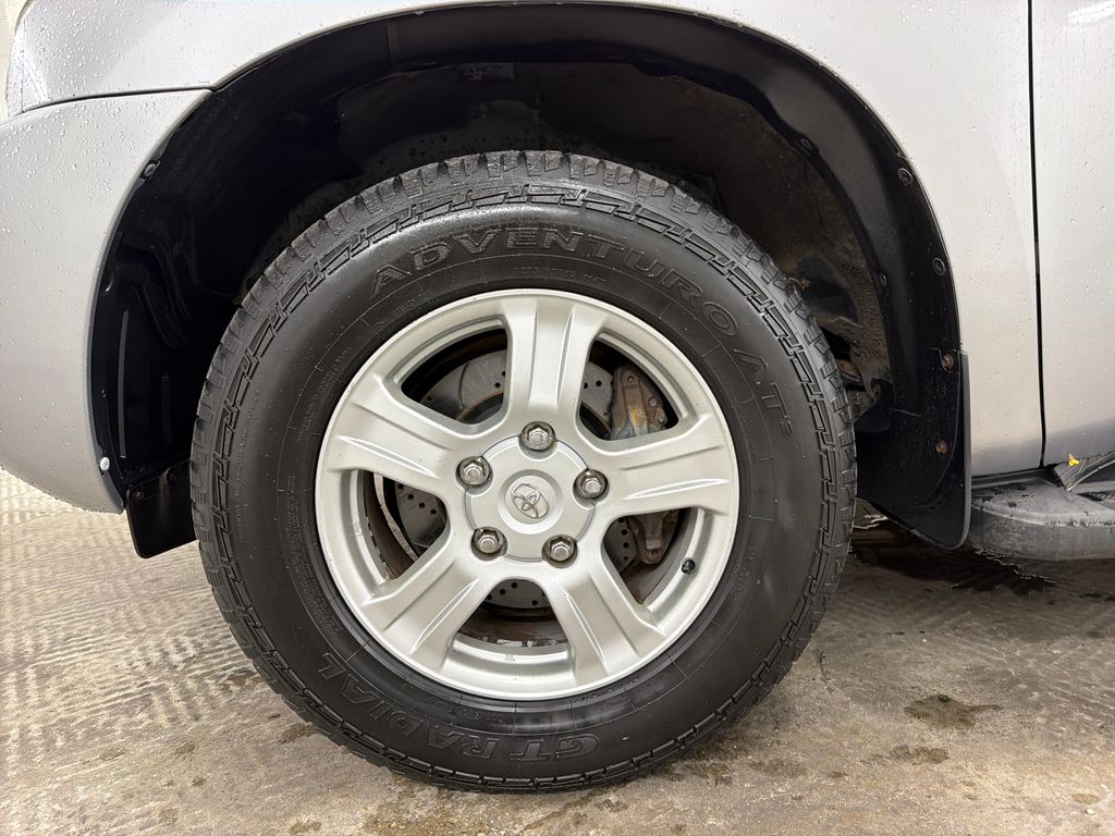 Used 2011 Silver Toyota SR5 image 12