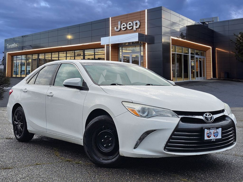 Super White 2016 Toyota Camry LE Sedan Front-Wheel Drive 6-Speed Automatic