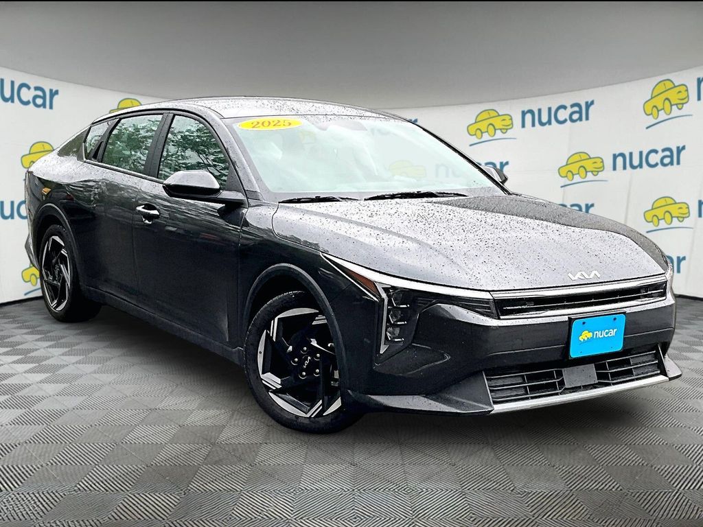 2025 Kia K4 — photo 1