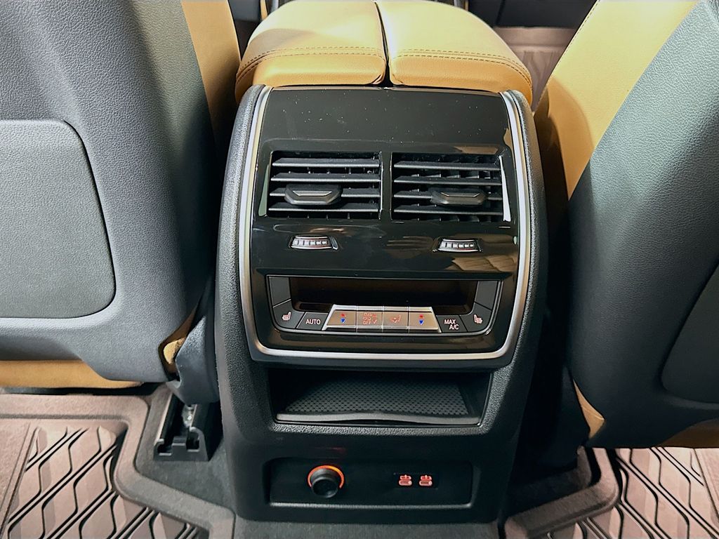 Thumbnail: 2026 BMW X7 - 18