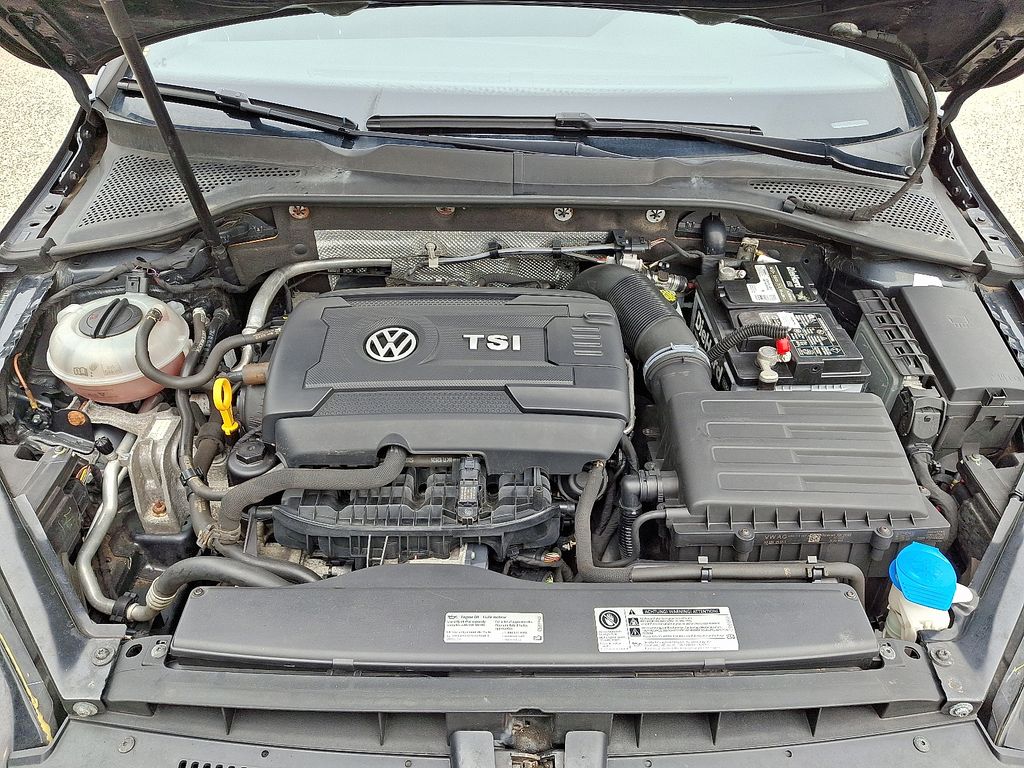 Thumbnail: 2017 Volkswagen Golf - 28