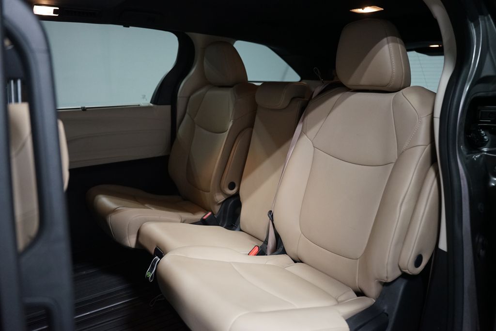 Thumbnail: 2022 Toyota Sienna - 14