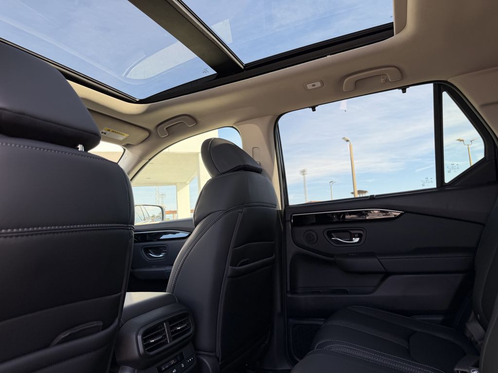 new 2025 Honda Pilot car, priced at $50,875