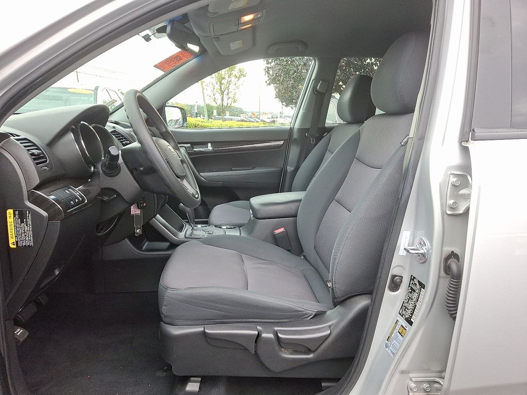 Thumbnail: 2013 Kia Sorento - 14