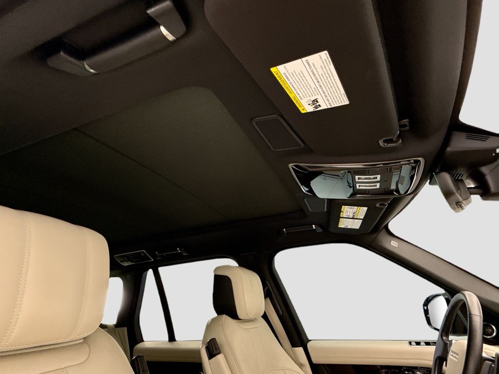 Thumbnail: 2022 Land Rover Range Rover - 19