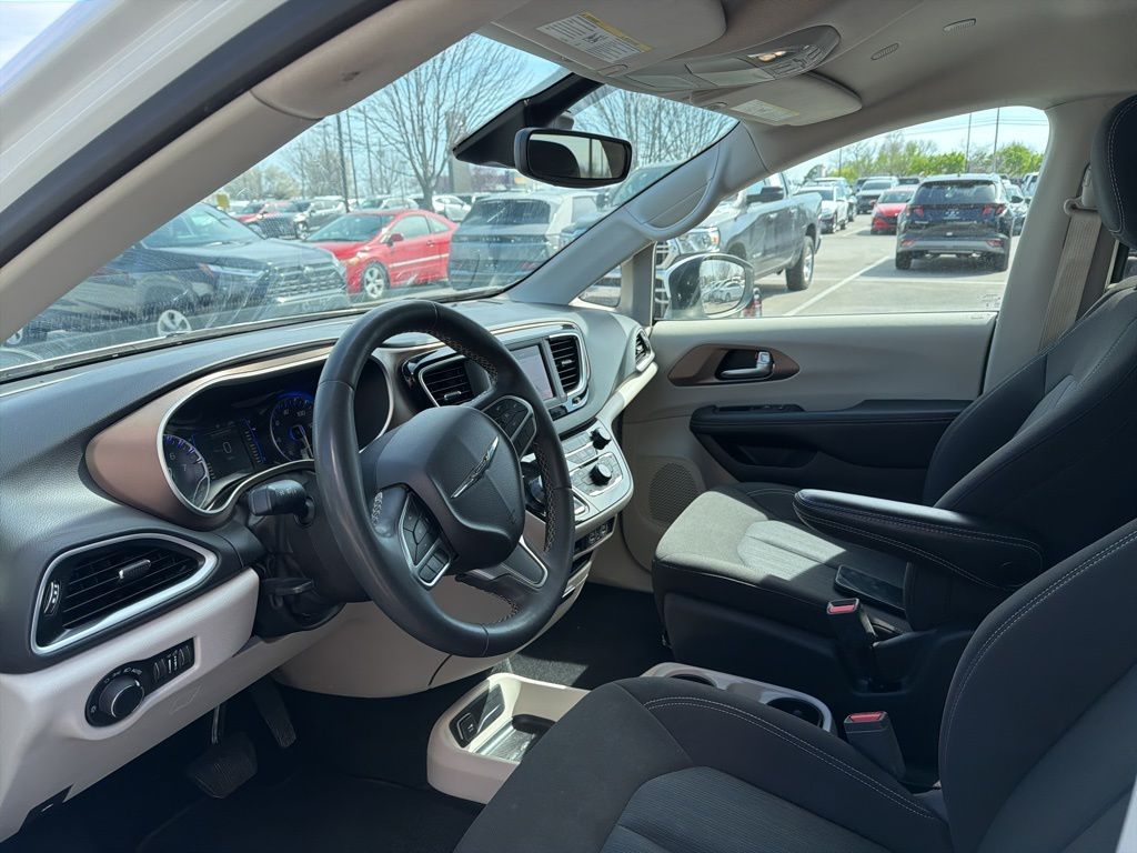 2023 Chrysler Voyager