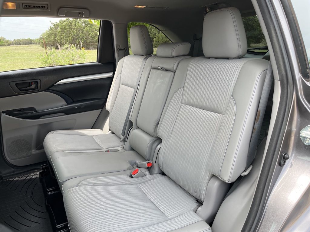 2015 Toyota Highlander  26