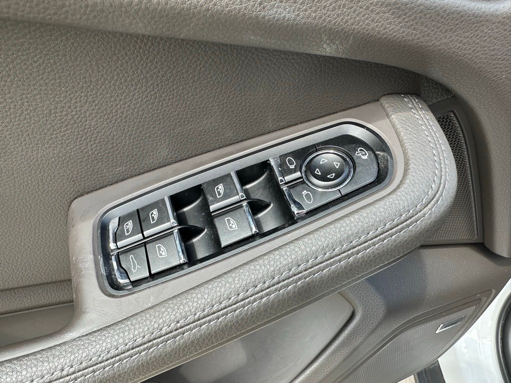 Thumbnail: 2023 Porsche Macan - 21