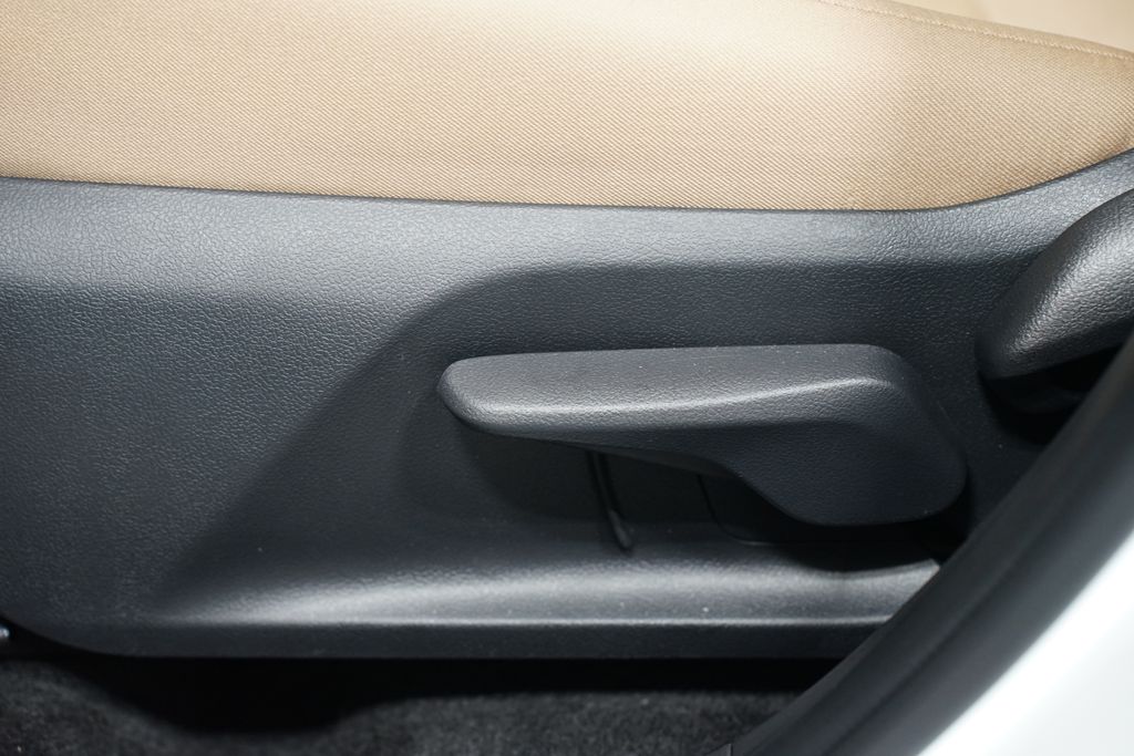 Thumbnail: 2025 Toyota RAV4 - 31