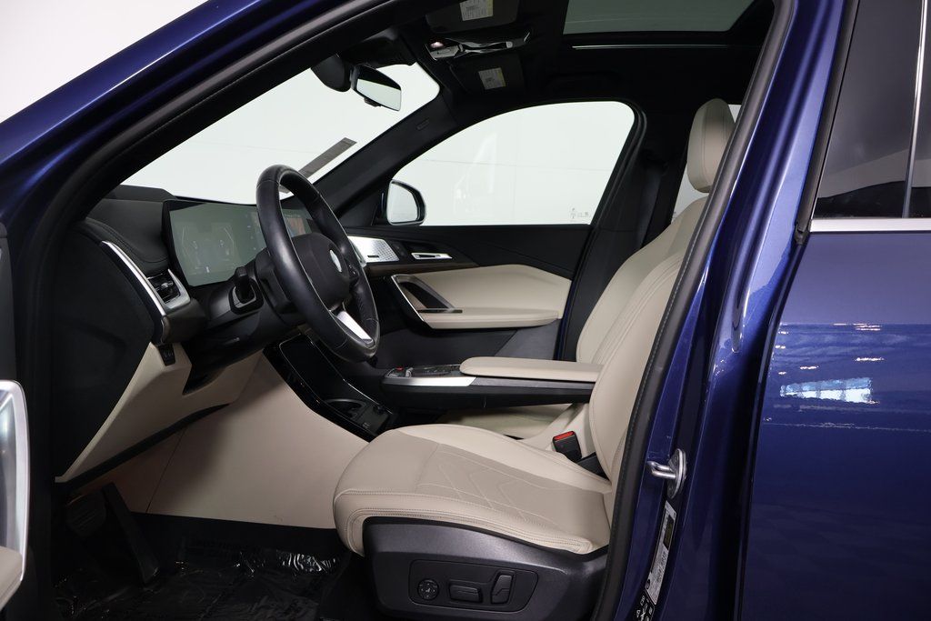 Thumbnail: 2025 BMW X1 - 10