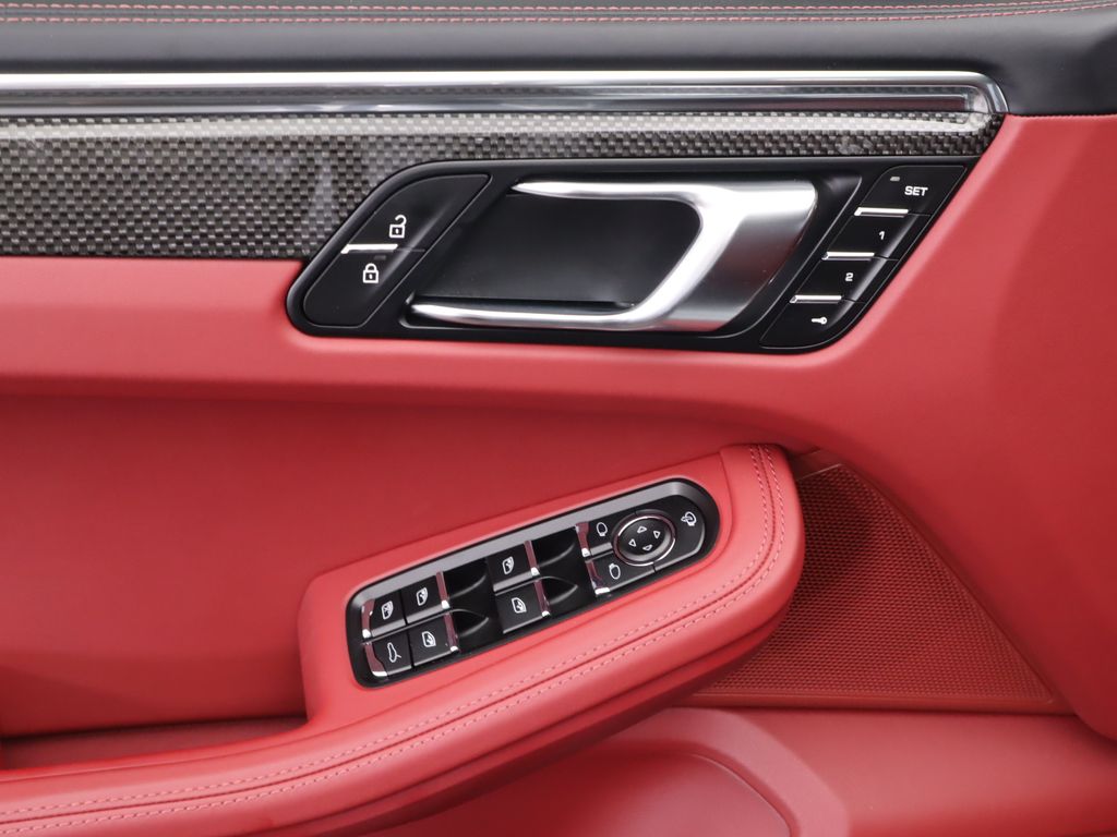 Thumbnail: 2025 Porsche Macan - 26