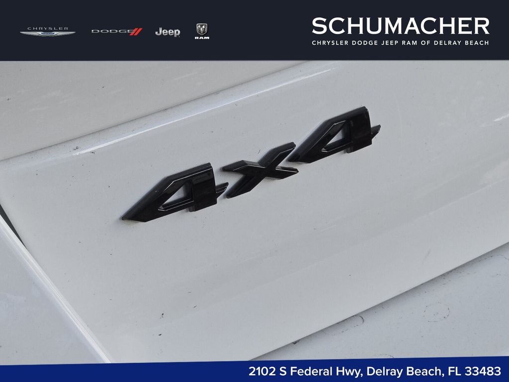 new 2025 Jeep Grand Cherokee car, priced at $65,075