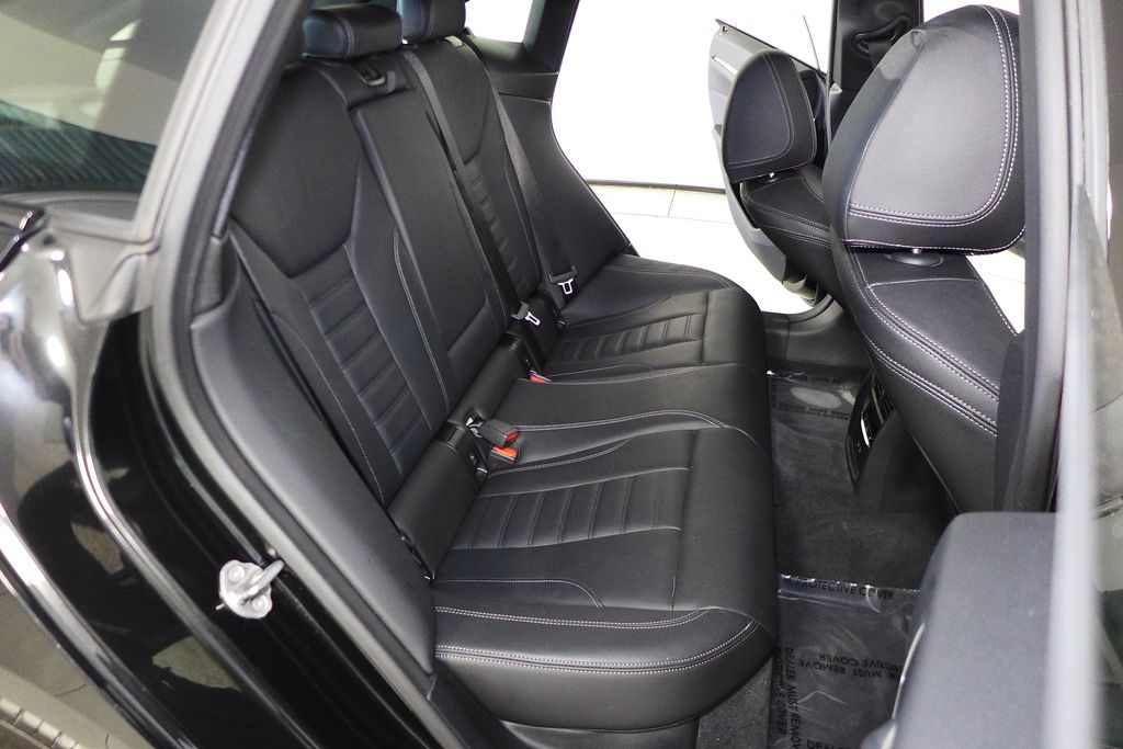 Thumbnail: 2022 BMW i4 - 20