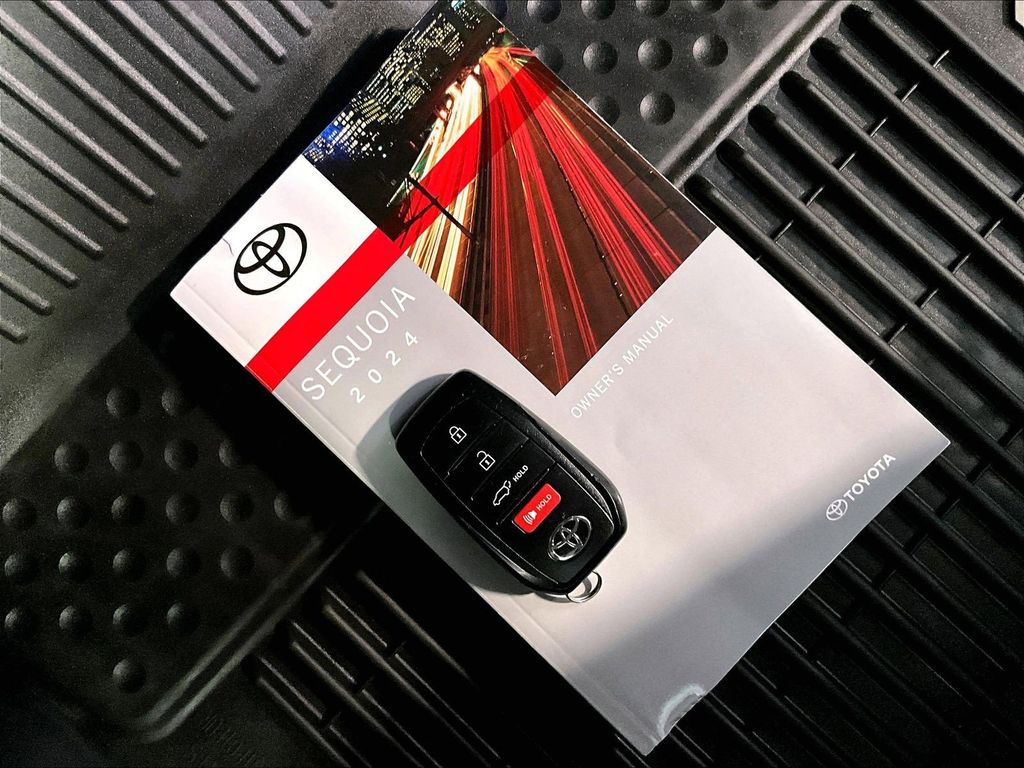 2024 Toyota Sequoia — photo 32