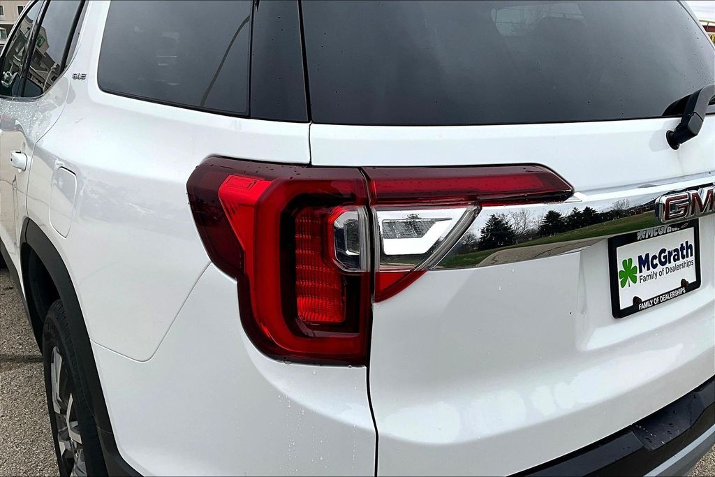 Used 2020 White GMC SLE image 23