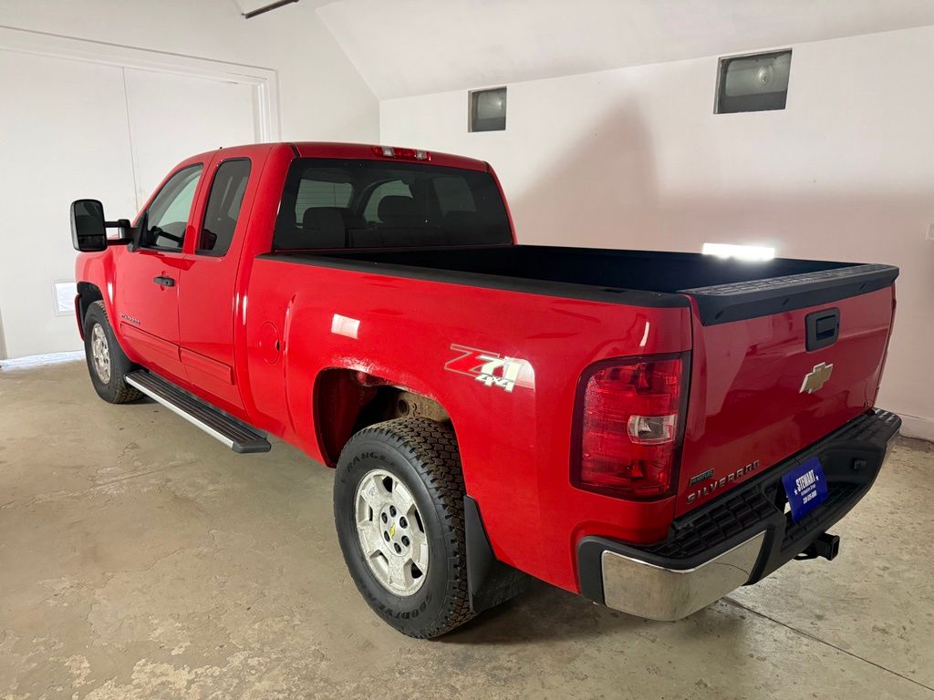 2011 Chevrolet Silverado 1500 LT - Image 3