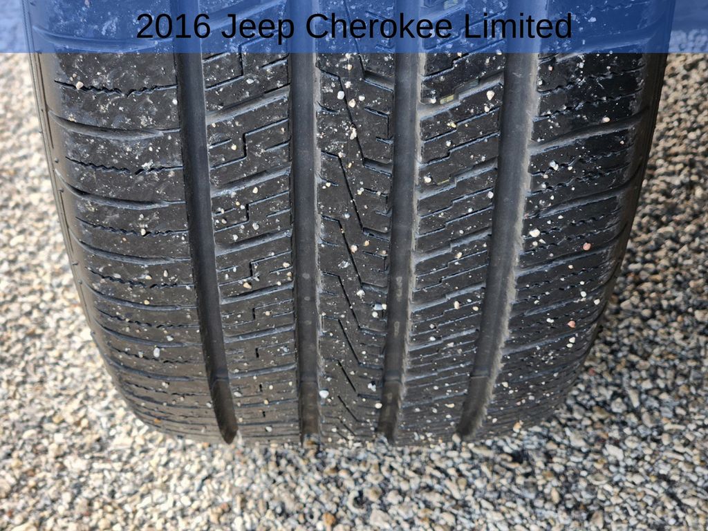 2016 Jeep Cherokee Limited 11