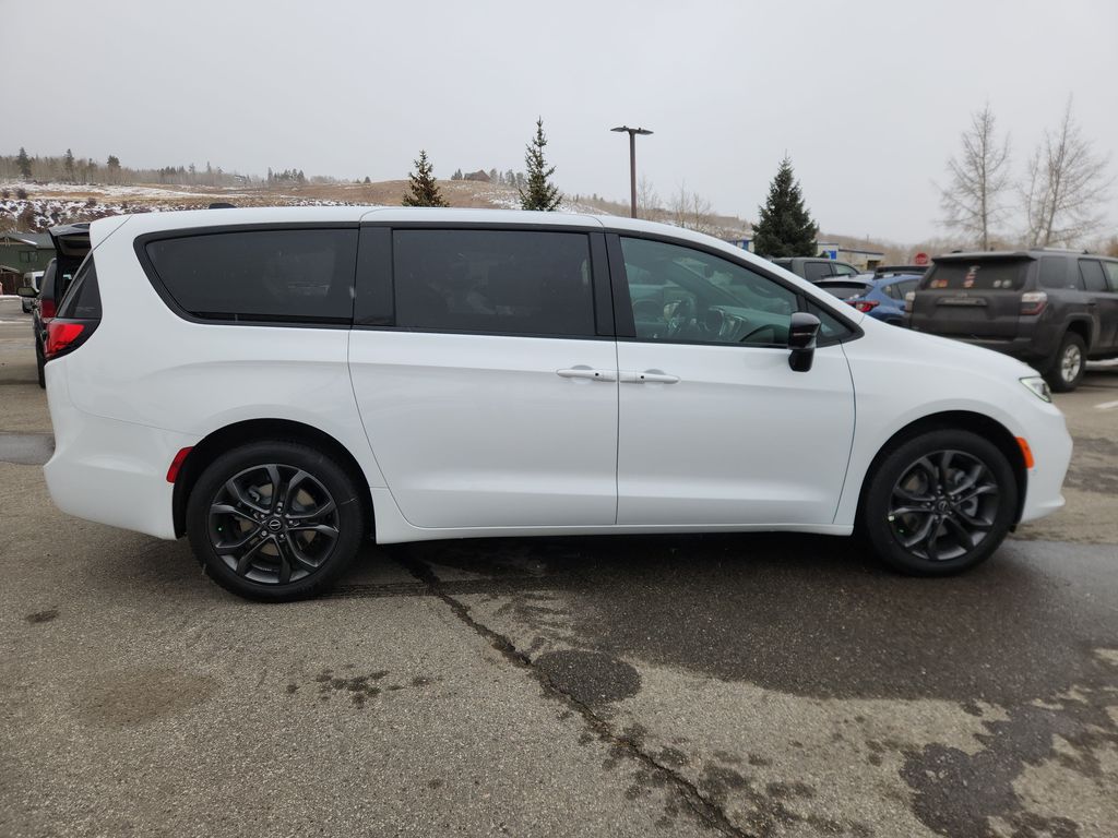 2026 Chrysler Pacifica Select - Photo 6