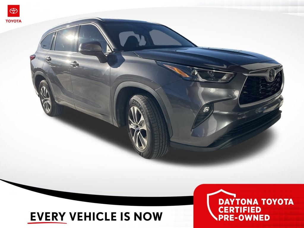 2022 Toyota Highlander XLE's photo