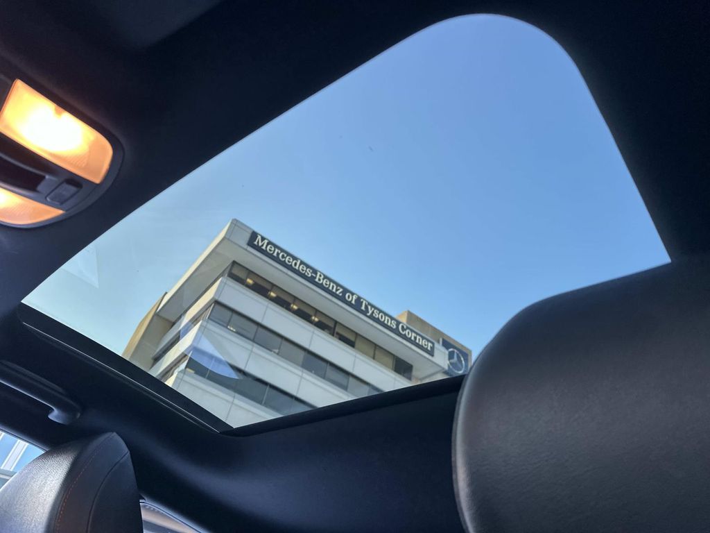 Thumbnail: 2020 Hyundai Veloster - 30