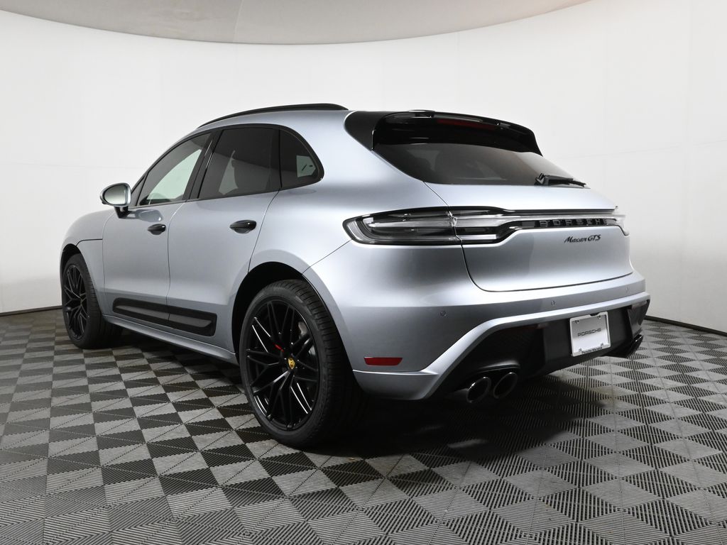 Thumbnail: 2026 Porsche Macan - 3