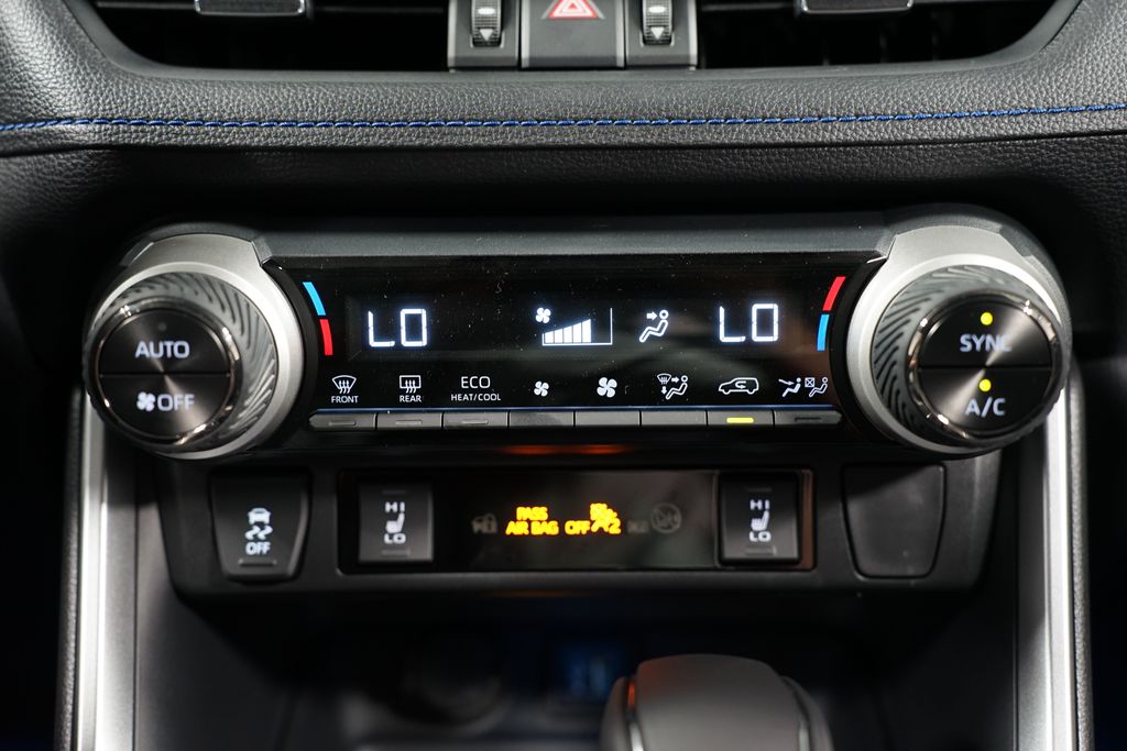 2025 Toyota RAV4 XSE 21