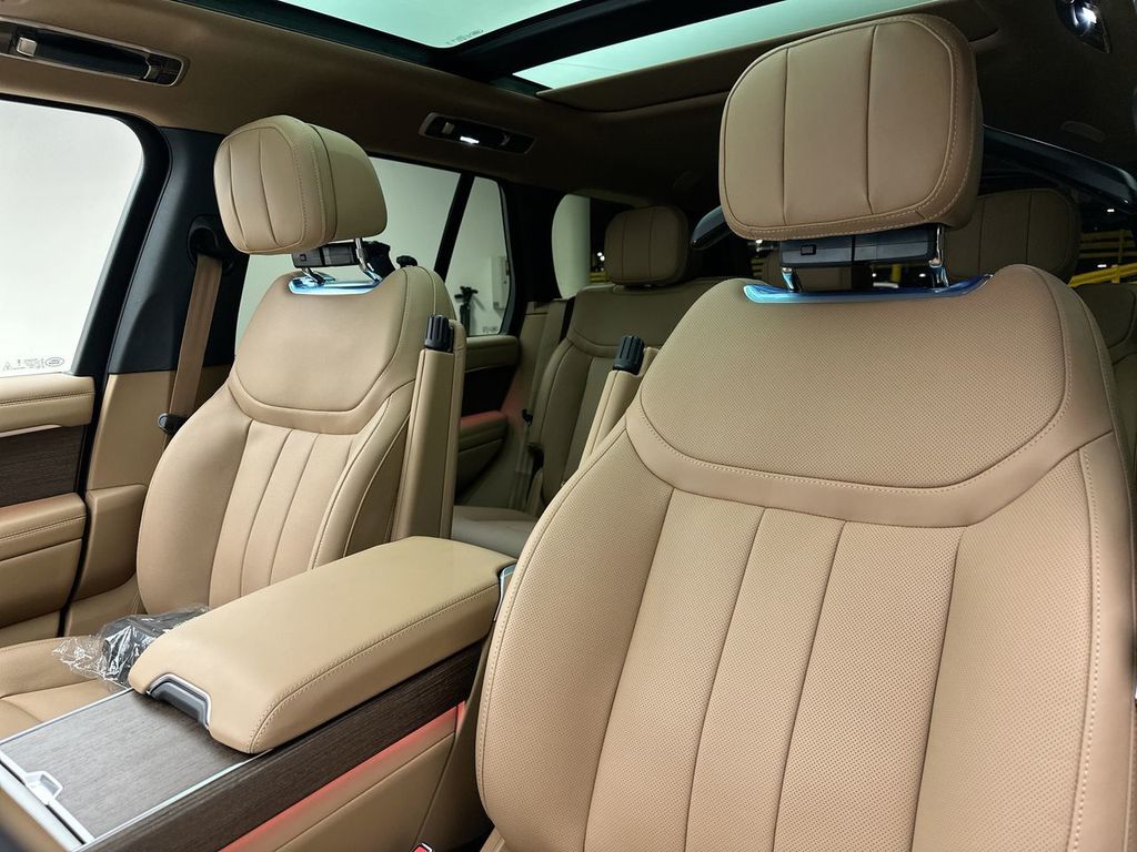 Thumbnail: 2026 Land Rover Range Rover - 10