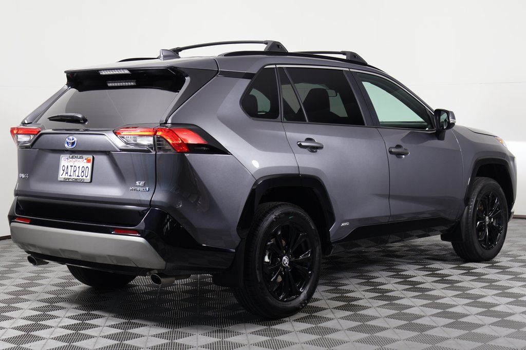 Thumbnail: 2022 Toyota RAV4 - 4