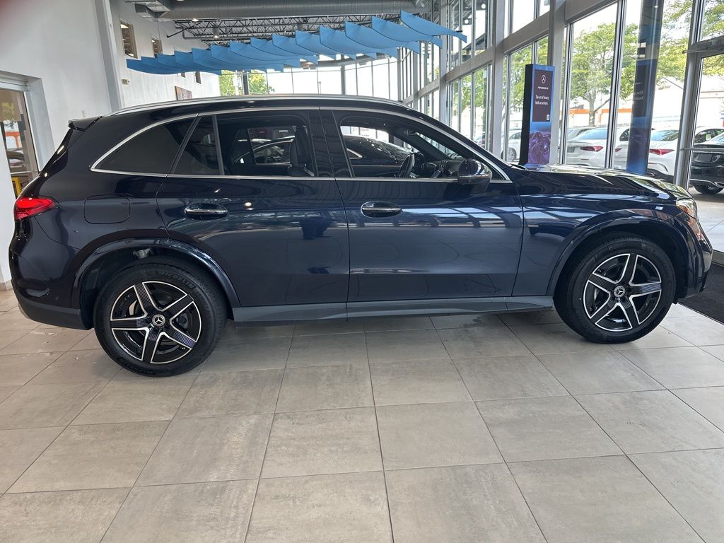 2024 Mercedes-Benz GLC GLC 300 8