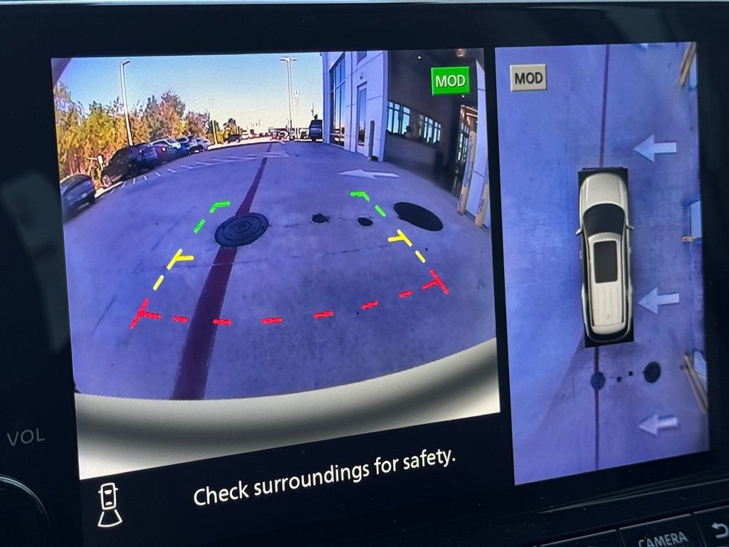 2024 Nissan Pathfinder SL - 6