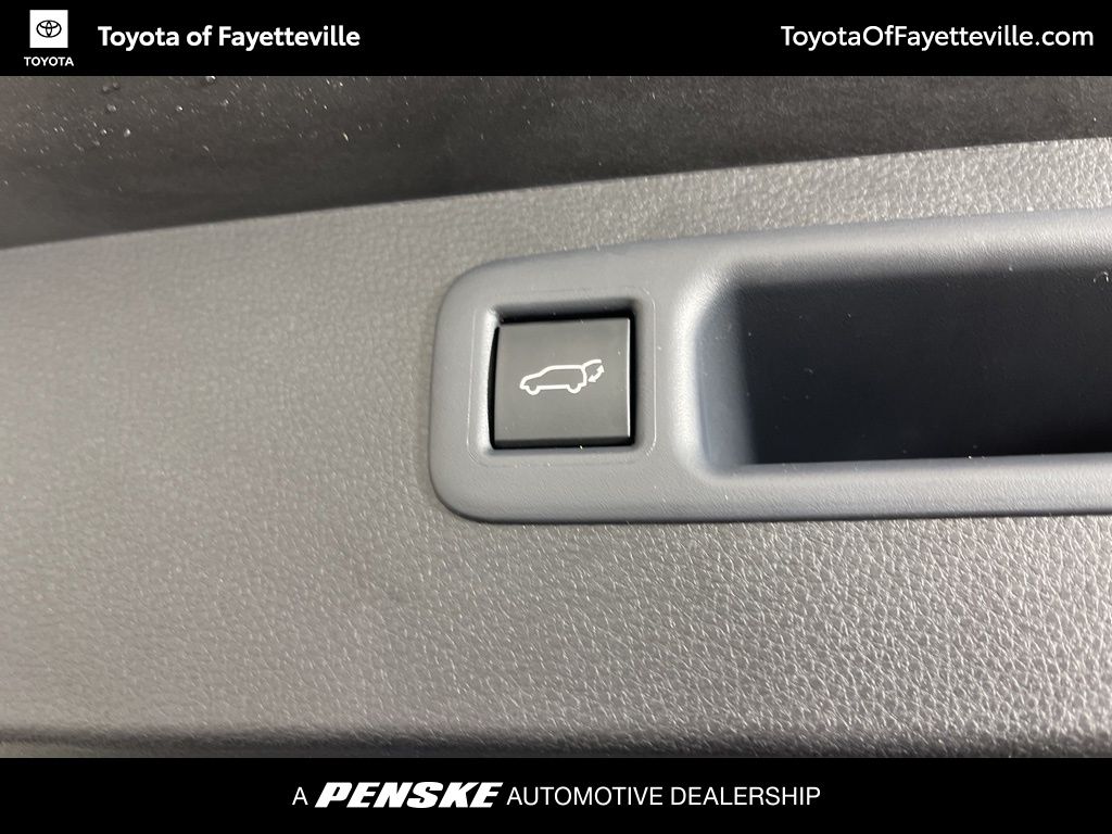 2025 Toyota Highlander XLE 13