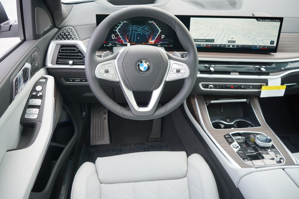 2025 BMW X7 xDrive40i 16