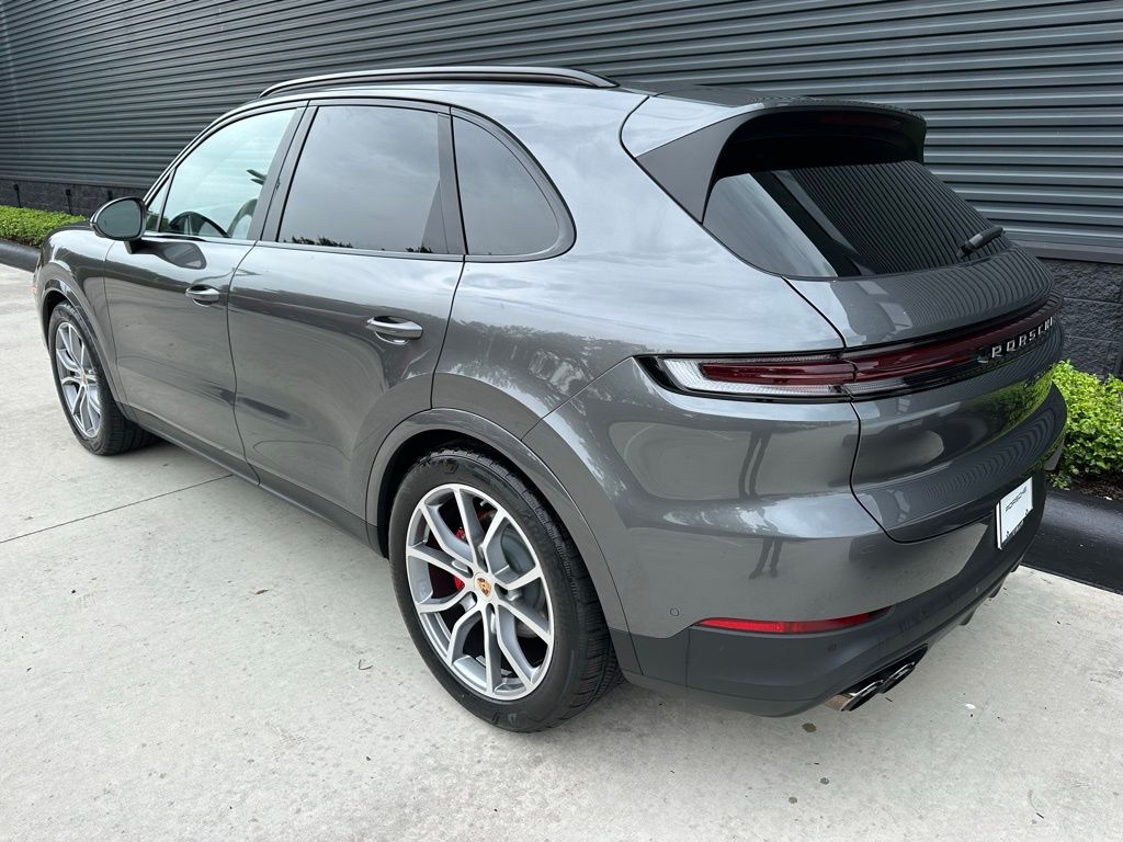 Thumbnail: 2025 Porsche Cayenne - 3
