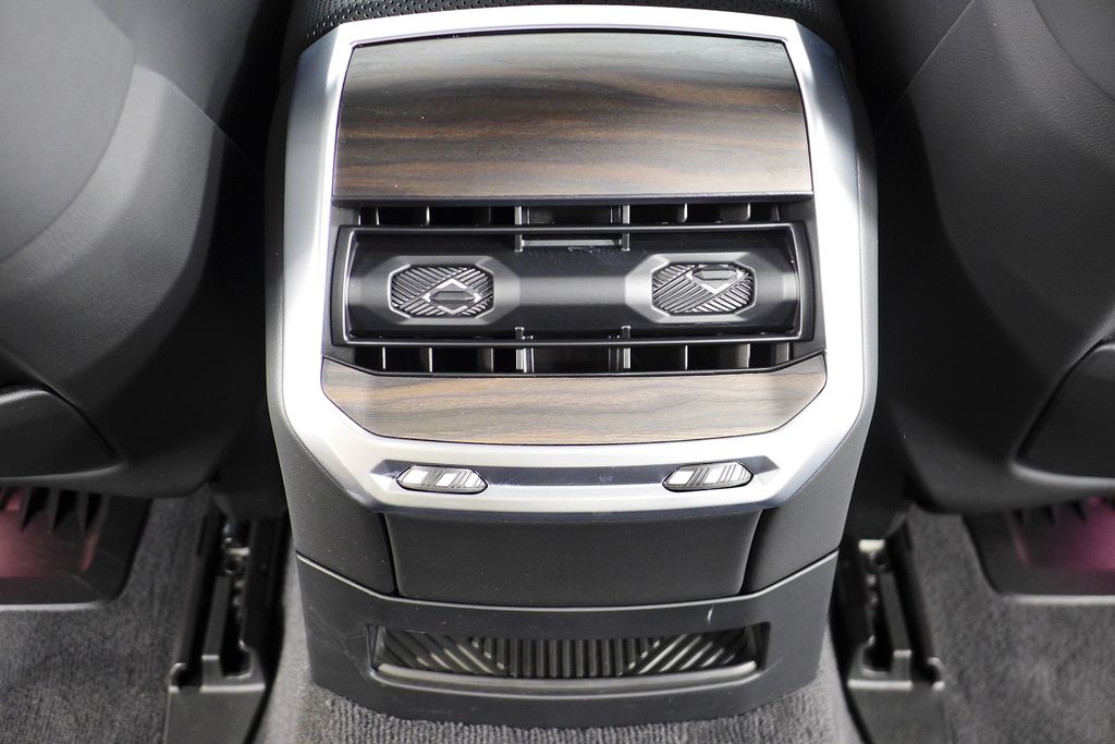 Thumbnail: 2024 BMW 7 Series - 23