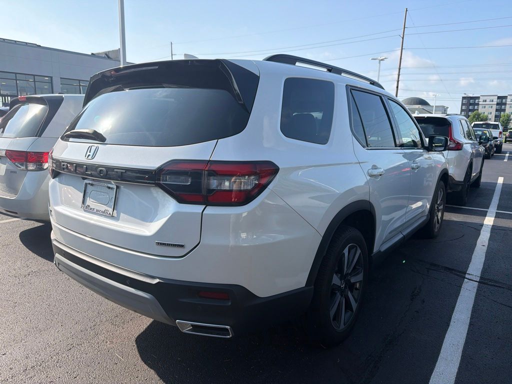 Thumbnail: 2023 Honda Pilot - 3