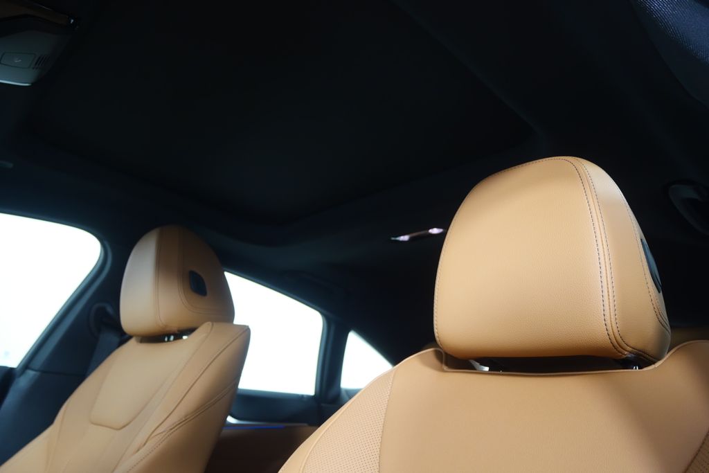 Thumbnail: 2026 BMW i4 - 12