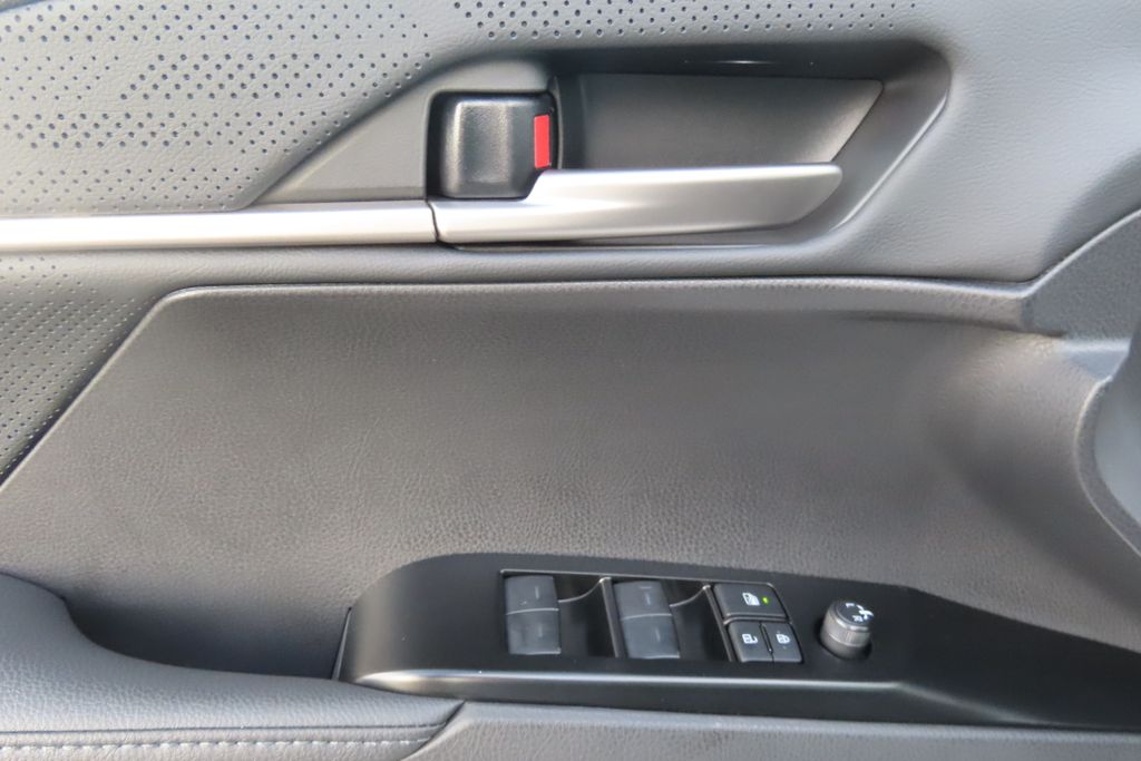 Thumbnail: 2025 Toyota Camry - 22