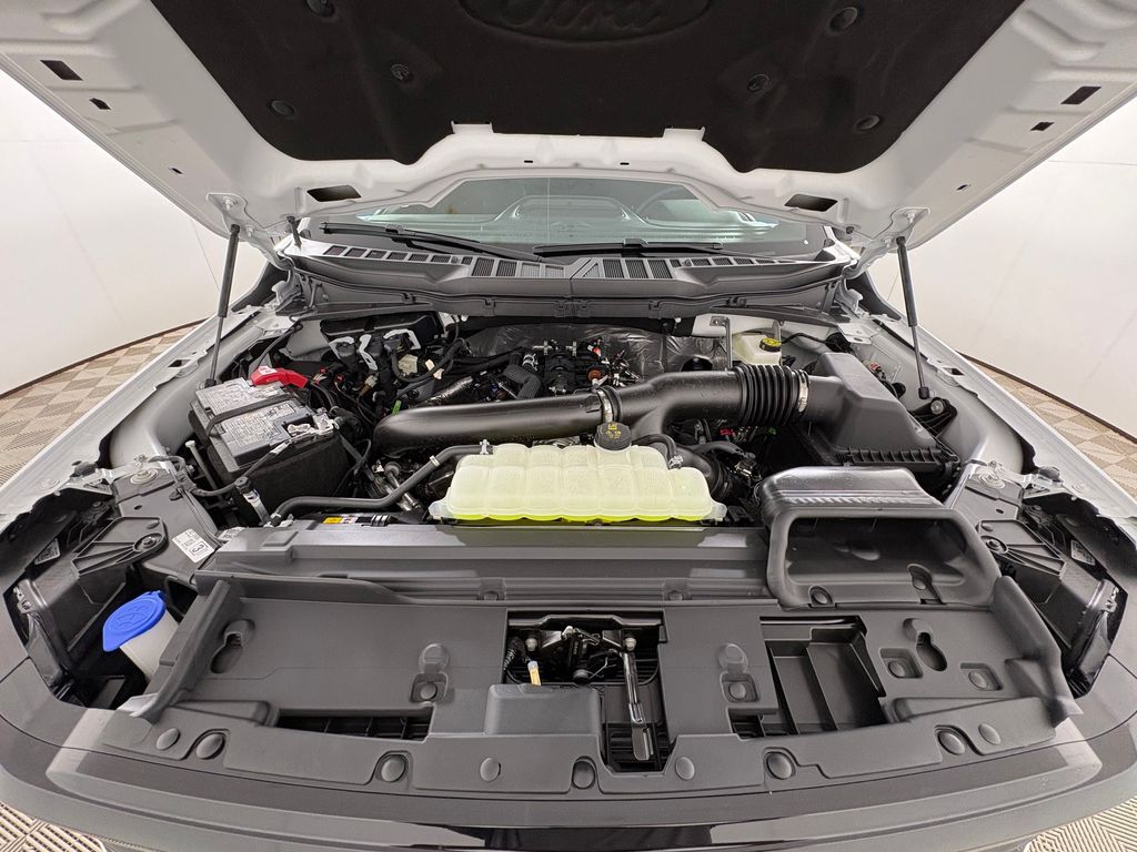 New 2026 White Ford XLT image 32