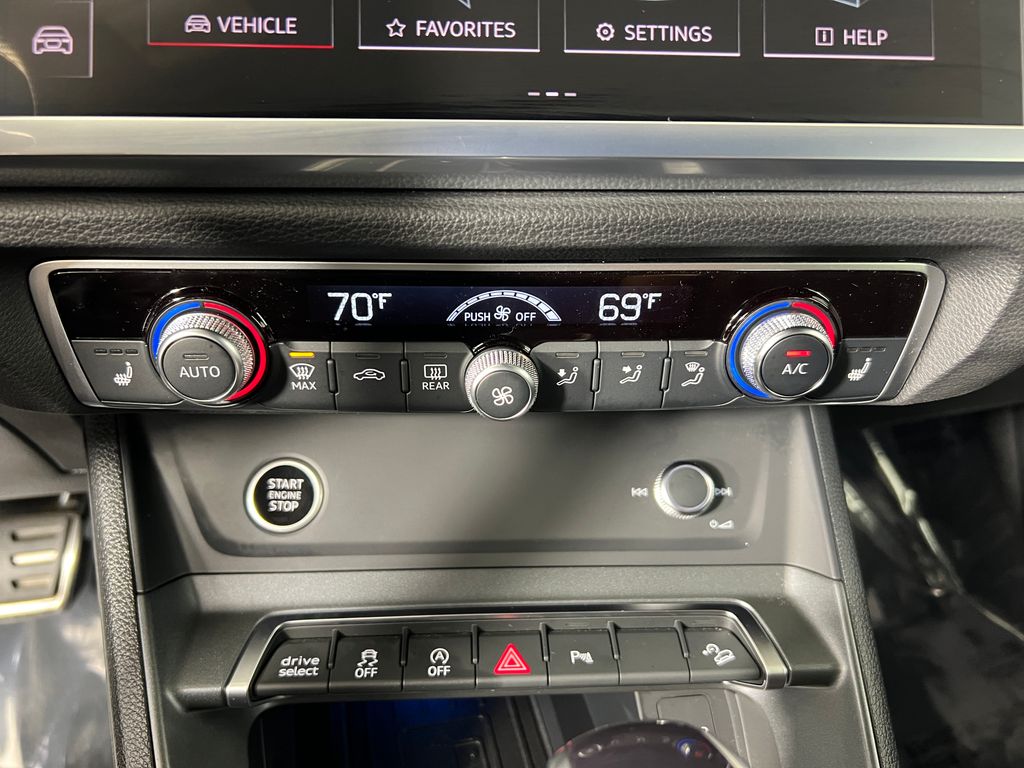 Thumbnail: 2025 Audi Q3 - 21