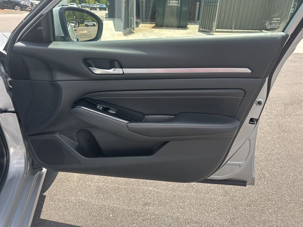 2022 Brilliant Silver Metallic Nissan Altima 2.5 SV FWD Sedan