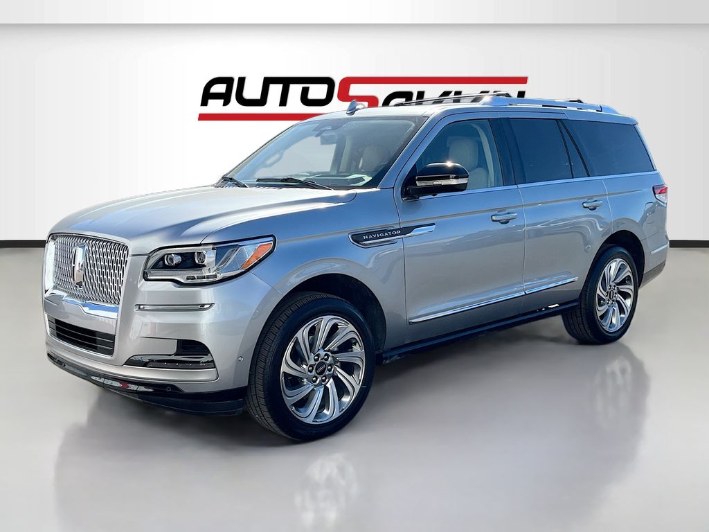 Used 2024 Silver Lincoln Reserve image 3