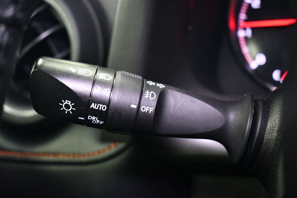 Thumbnail: 2018 Toyota RAV4 - 20