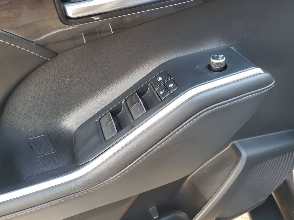 Used Car 2020 Toyota Highlander  Platinum For Sale Under $35,000 In Austin, Texas