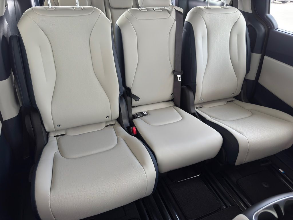 2026 Kia Carnival EX White at Community Kia